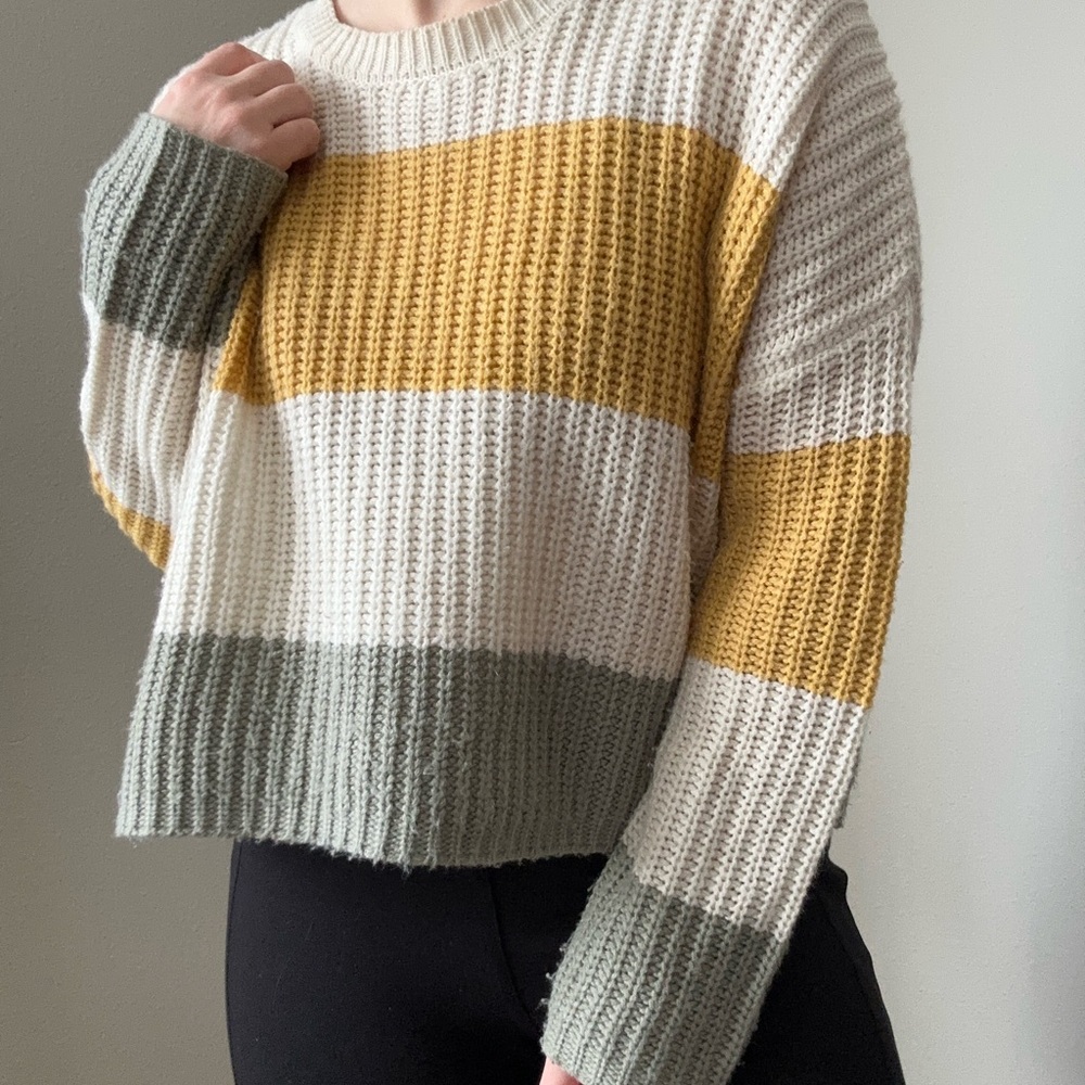 Color block cropped sweater